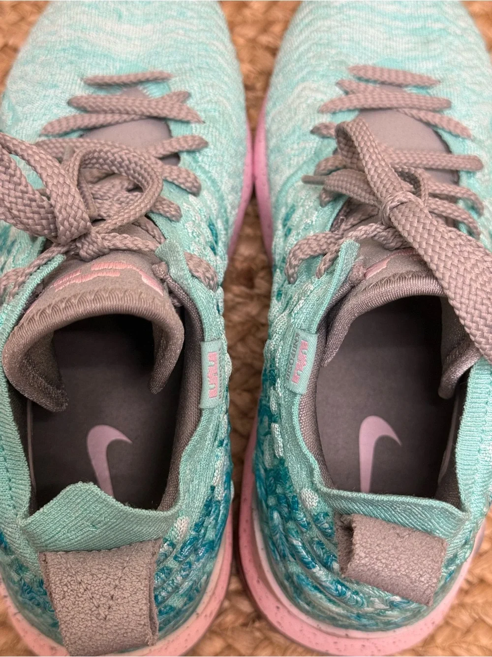 Nike LeBron 17 South Beach Youth 6.5